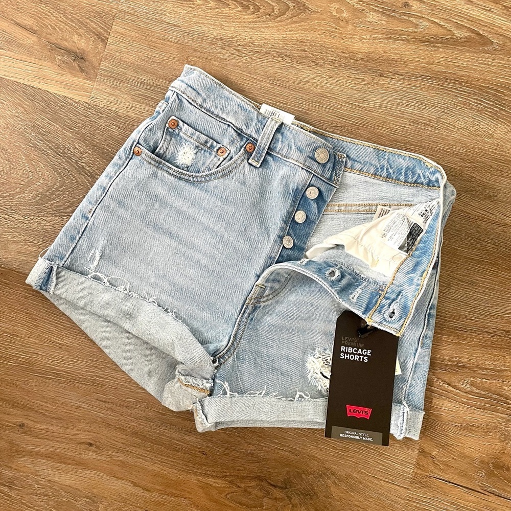 🆕 l e v i ‘ s • button fly ribcage denim shorts